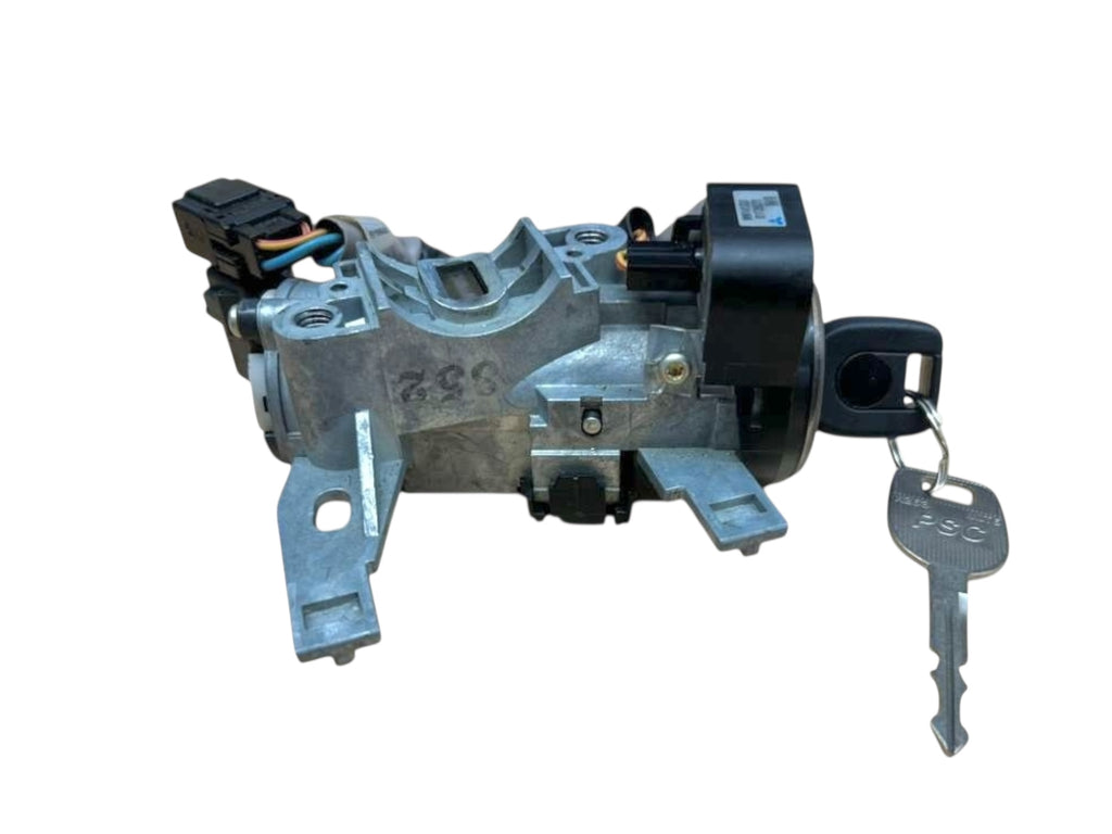 04-06 Mitsubishi Ignition Lock Cylinder Assembly With Key Shell Used OEM 6370A113